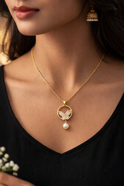 Elara Halo – Butterfly Pearl Necklace