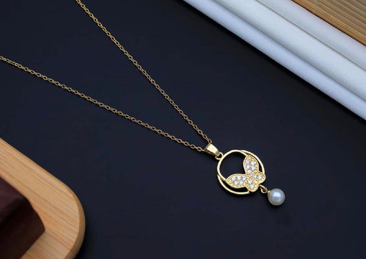 Elara Halo – Butterfly Pearl Necklace