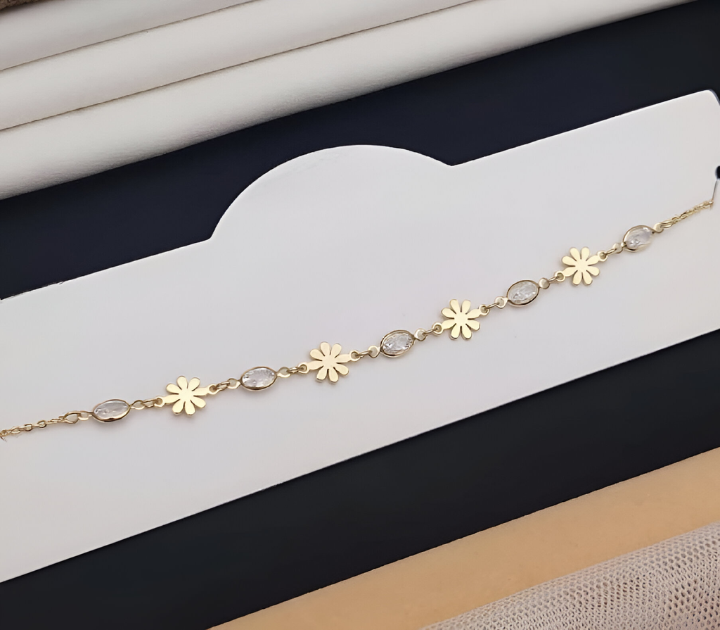 Virelle Meadow – Crystal Flower Necklace